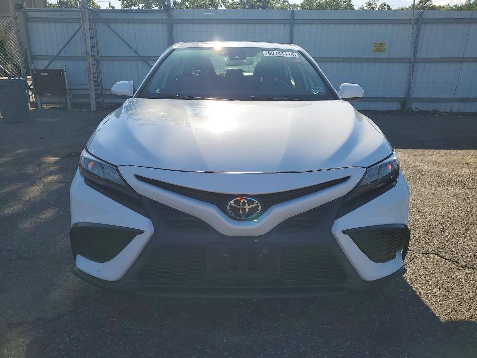 Продаж на аукціоні авто 2021 Toyota Camry, vin: 4T1G11AK8MU553717, номер лоту: 68741116