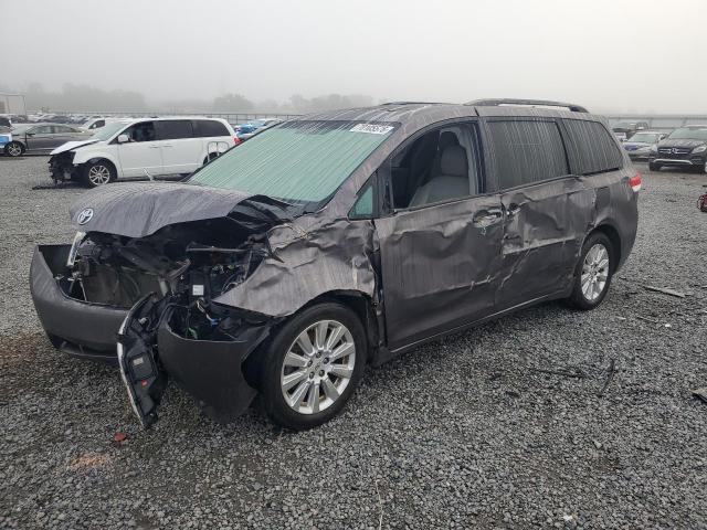 2011 Toyota Sienna მანქანა იყიდება აუქციონზე, vin: 5TDYK3DC1BS024519, აუქციონის ნომერი: 70105576