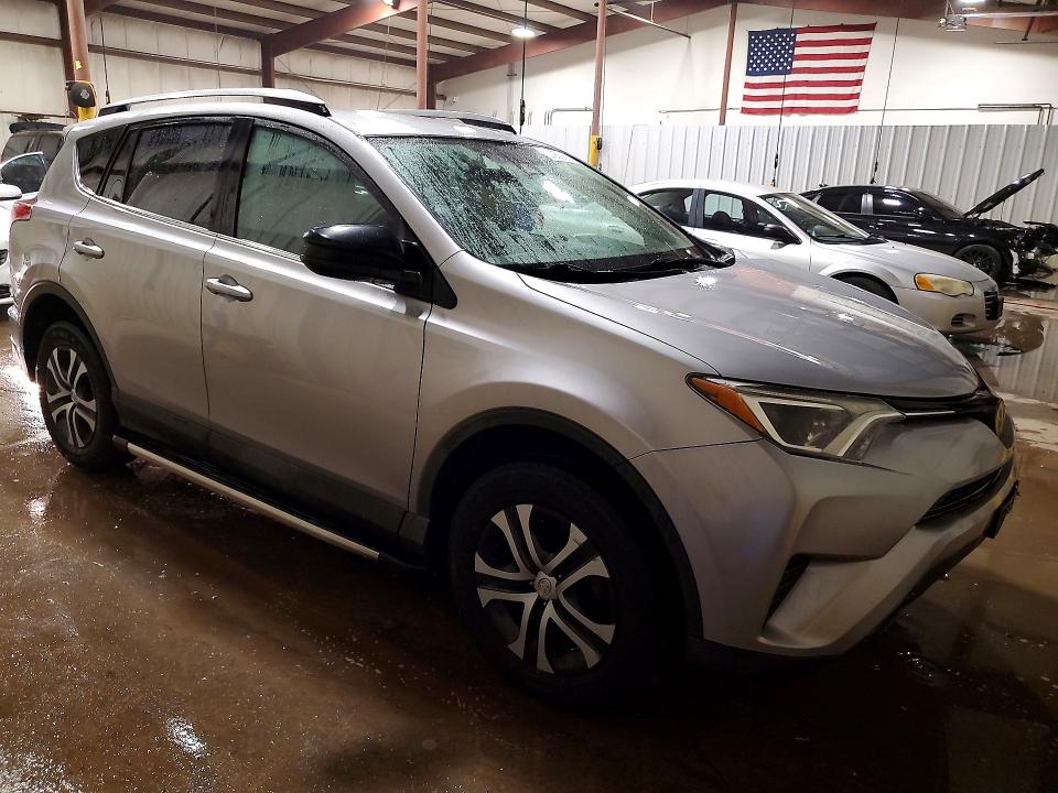 70694016 :رقم المزاد ، 2T3BFREV1JW711445 vin ، 2018 Toyota Rav4 مزاد بيع