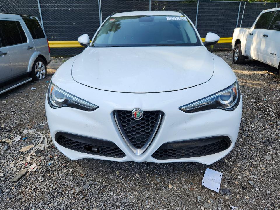 68757436 :رقم المزاد ، ZASFAKPN2J7B71028 vin ، 2018 Alfa Romeo Stelvio مزاد بيع
