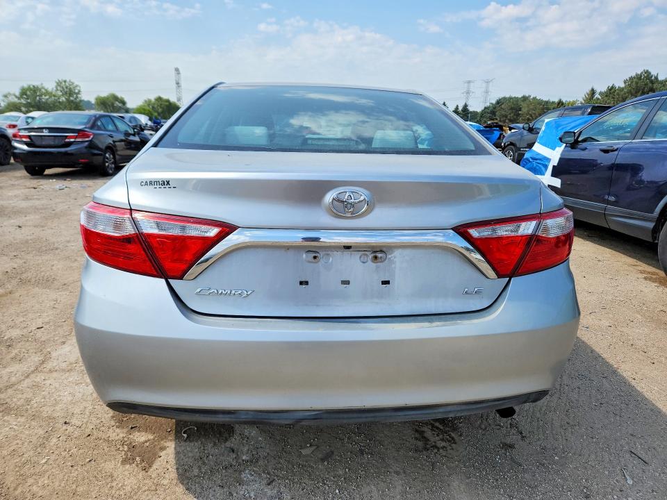 67360356 :رقم المزاد ، 4T4BF1FK9FR492231 vin ، 2015 Toyota Camry مزاد بيع