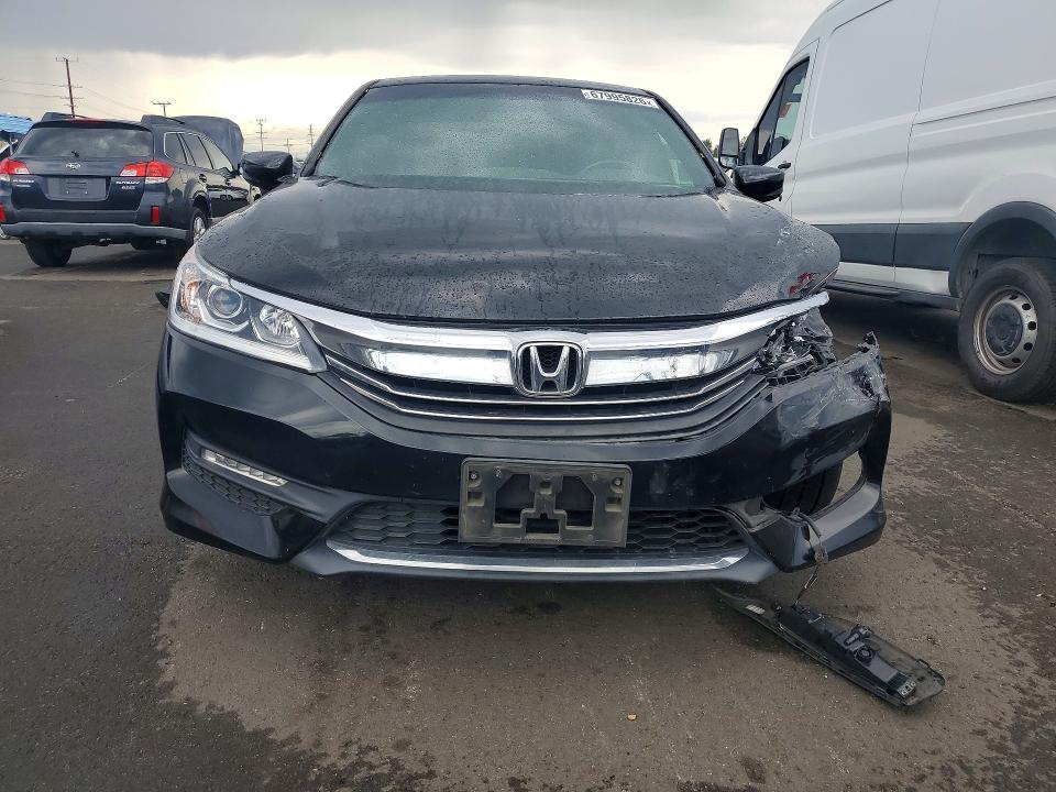 67995826 :رقم المزاد ، 1HGCR2F13HA258521 vin ، 2017 Honda Accord مزاد بيع