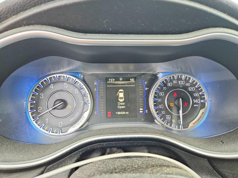 2015 Chrysler 200 მანქანა იყიდება აუქციონზე, vin: 1C3CCCAB1FN526708, აუქციონის ნომერი: 69795646
