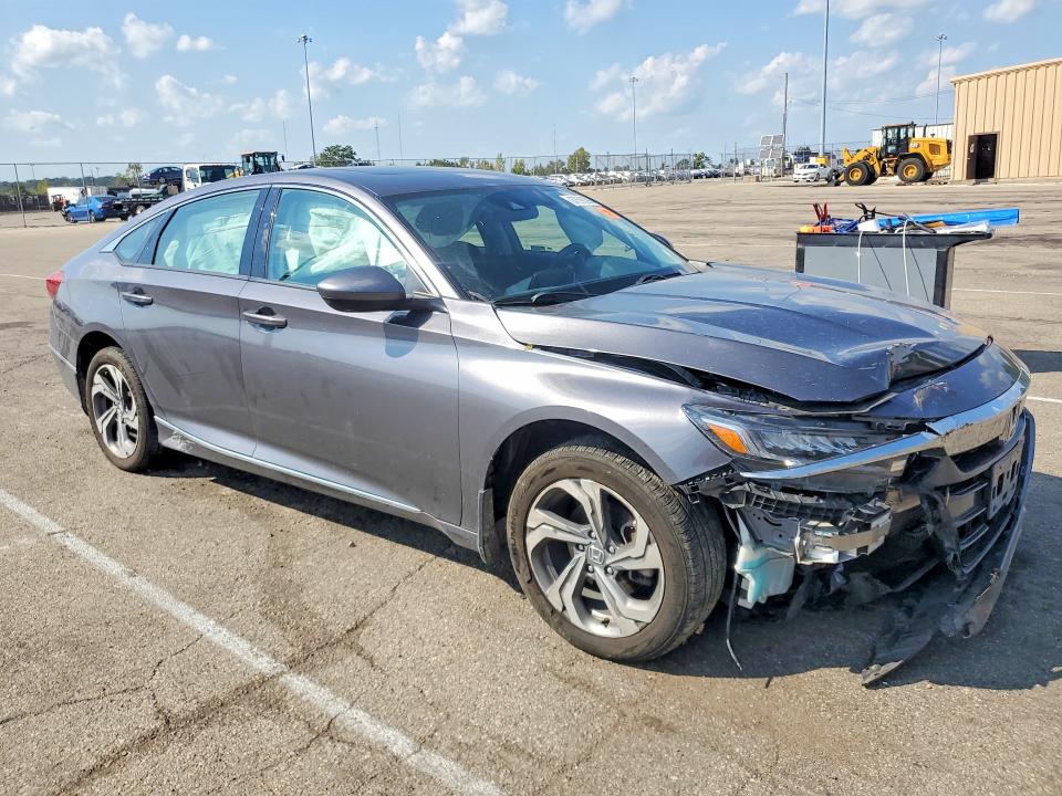 67590396 :رقم المزاد ، 1HGCV1F49JA074786 vin ، 2018 Honda Accord مزاد بيع