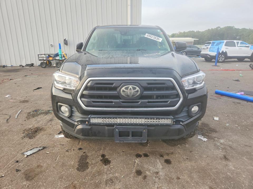 69823836 :رقم المزاد ، 5TFAX5GNXJX131606 vin ، 2018 Toyota Tacoma مزاد بيع