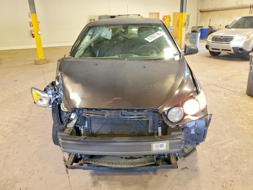 67897796 :رقم المزاد ، 1G1JC5SG3F4113566 vin ، 2015 Chevrolet Sonic مزاد بيع