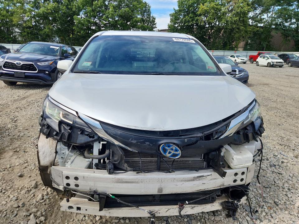 69178596 :رقم المزاد ، 5TDJSKFC7NS048529 vin ، 2022 Toyota Sienna مزاد بيع