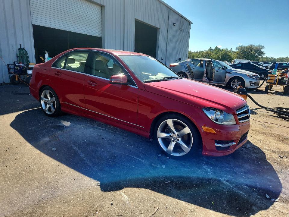 70303926 :رقم المزاد ، WDDGF4HB8EA965416 vin ، 2014 Mercedes-benz C مزاد بيع