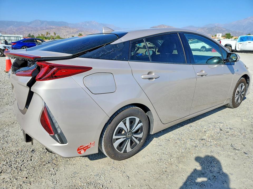 2017 Toyota Prius Prime მანქანა იყიდება აუქციონზე, vin: JTDKARFP8H3056308, აუქციონის ნომერი: 69210426
