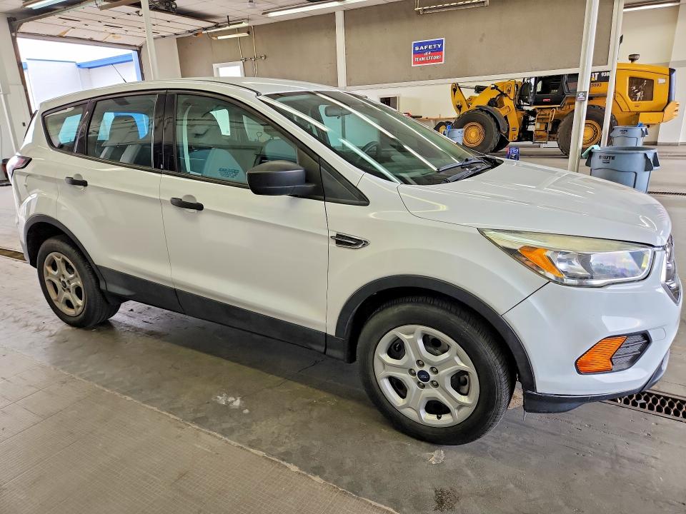 68082106 :رقم المزاد ، 1FMCU0F73HUD28986 vin ، 2017 Ford Escape مزاد بيع