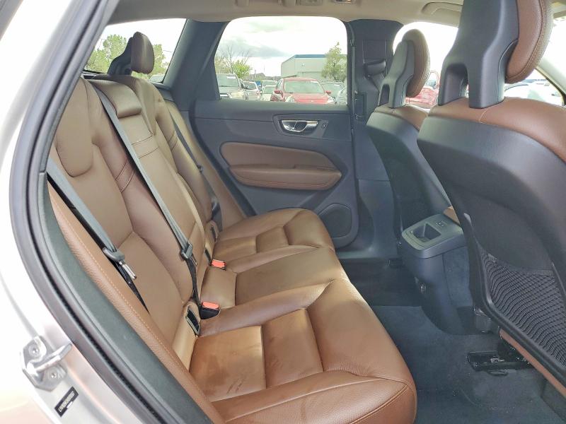 71199776 :رقم المزاد ، LYV102RK5KB176567 vin ، 2019 Volvo Xc60 مزاد بيع
