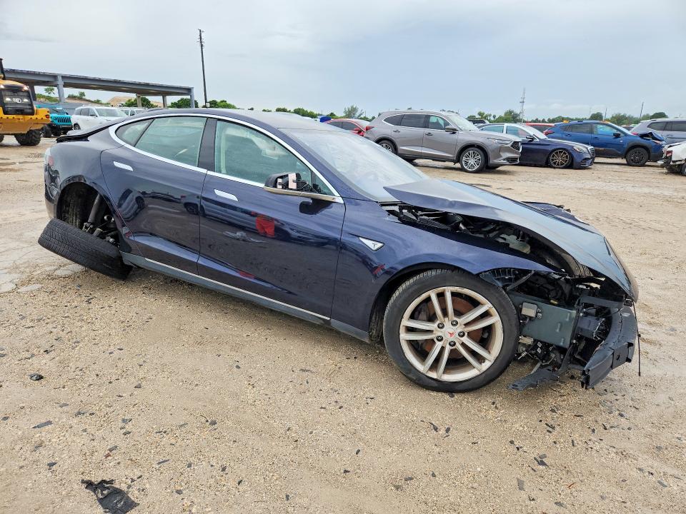2015 Tesla Model S მანქანა იყიდება აუქციონზე, vin: 5YJSA1H25FFP77950, აუქციონის ნომერი: 70798786