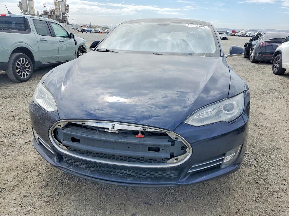 2013 Tesla Model S მანქანა იყიდება აუქციონზე, vin: 5YJSA1DP8DFP06935, აუქციონის ნომერი: 68047886