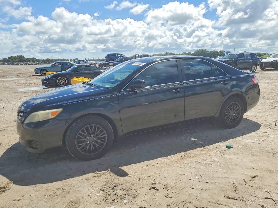 70277136 :رقم المزاد ، 4T1BF3EK9AU533084 vin ، 2010 Toyota Camry مزاد بيع