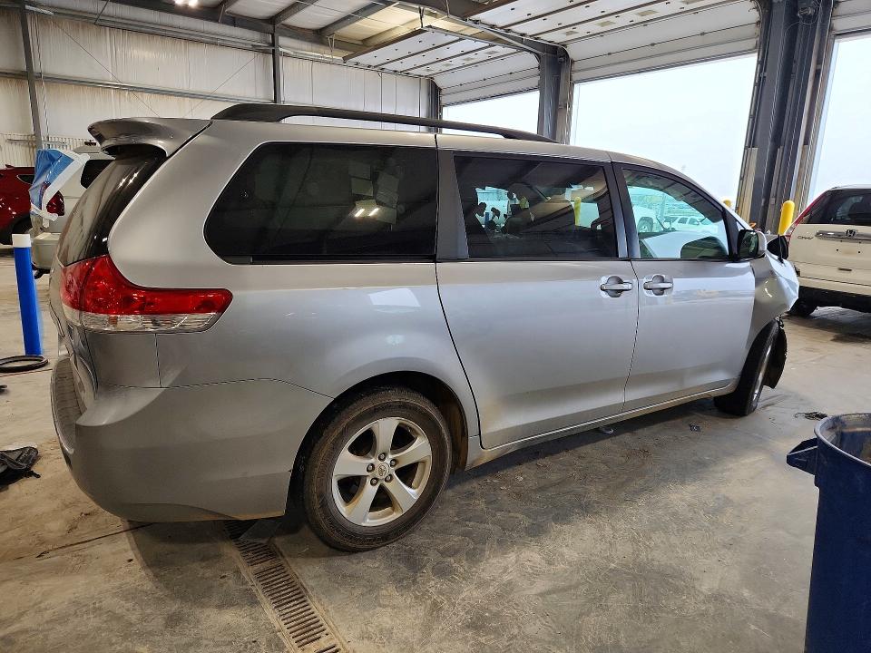 Продажа на аукционе авто 2011 Toyota Sienna, vin: 5TDKK3DC7BS023333, номер лота: 69880896