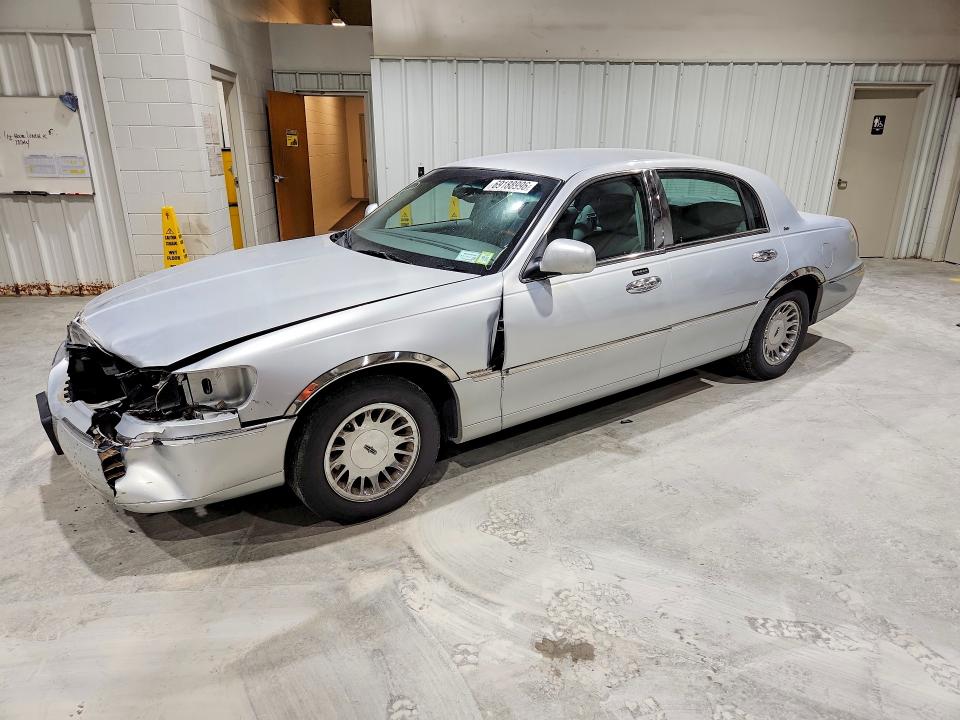 Aukcja sprzedaży 2002 Lincoln Town Car, vin: 1LNHM83W82Y663032, numer aukcji: 69188996