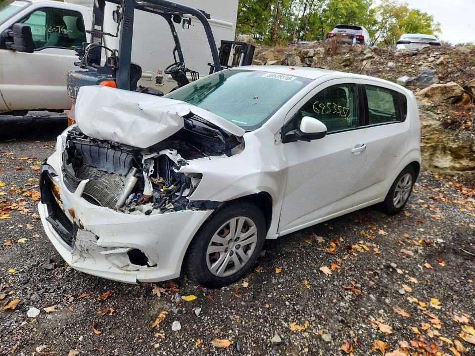 69535516 :رقم المزاد ، 1G1JG6SB3L4104277 vin ، 2020 Chevrolet Sonic مزاد بيع