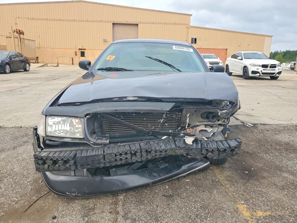 69006726 :رقم المزاد ، 2FAFP74W84X173095 vin ، 2004 Ford Crown Victoria مزاد بيع