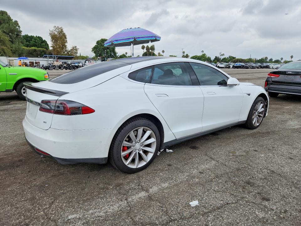 63731346 :رقم المزاد ، 5YJSA1H15EFP65027 vin ، 2014 Tesla Model S مزاد بيع