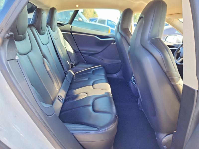 68755116 :رقم المزاد ، 5YJSA1S24FF086059 vin ، 2015 Tesla Model S مزاد بيع