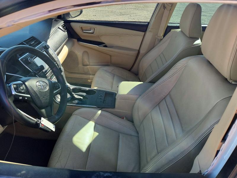 70351566 :رقم المزاد ، 4T1BK1FK2FU561332 vin ، 2015 Toyota Camry مزاد بيع