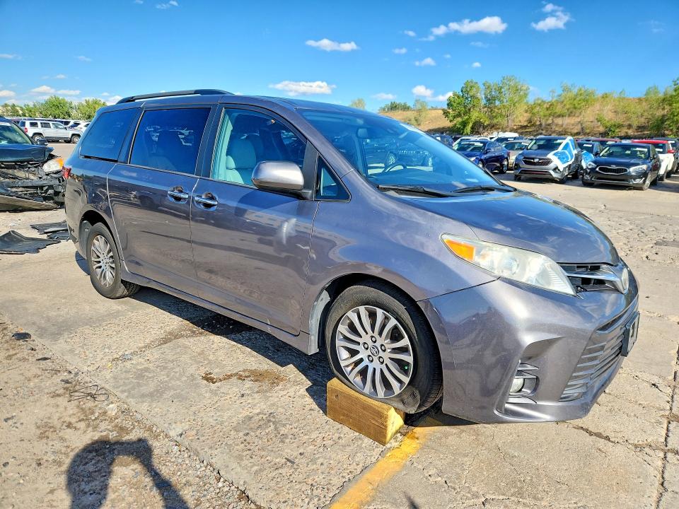 Продажа на аукционе авто 2018 Toyota Sienna, vin: 5TDYZ3DC9JS928399, номер лота: 69569896