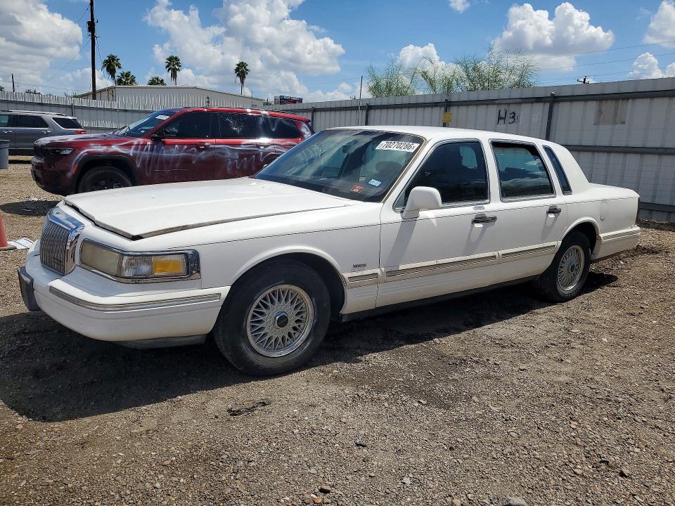 Auction sale of the 1995 Lincoln Town Car, vin: 1LNLM82W8SY671272, lot number: 70270286