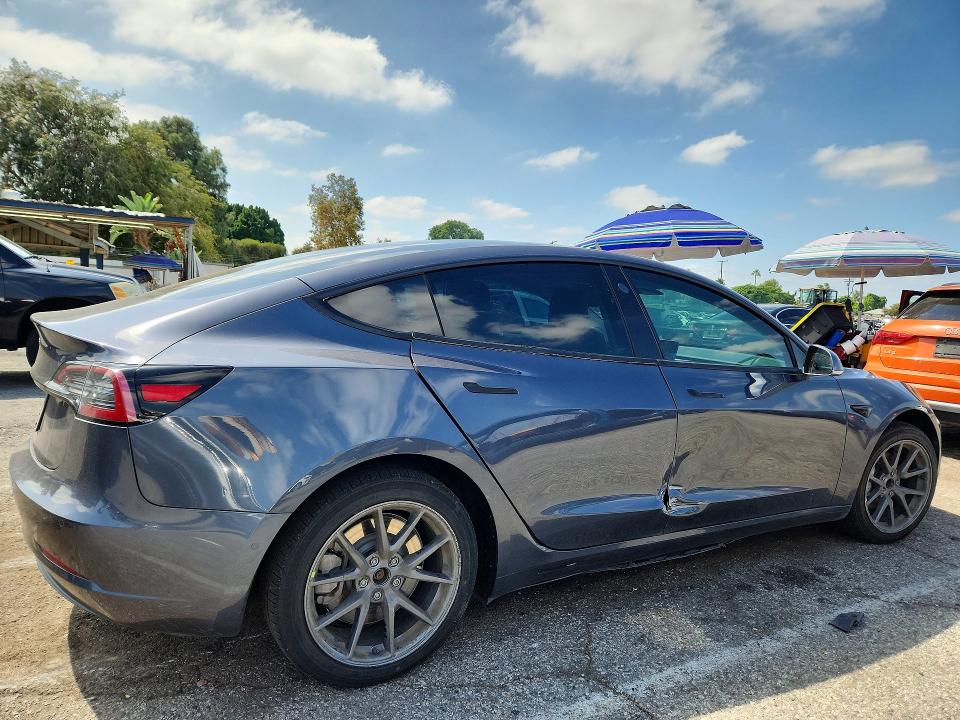 68883876 :رقم المزاد ، 5YJ3E1EA8LF705107 vin ، 2020 Tesla Model 3 مزاد بيع