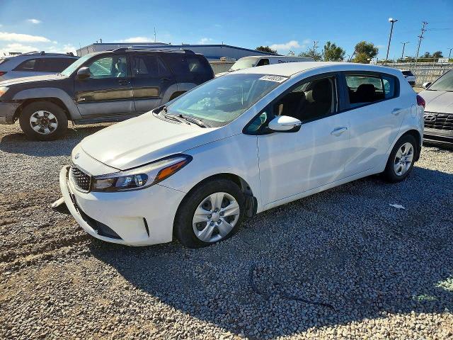 2017 Kia Forte5 მანქანა იყიდება აუქციონზე, vin: KNAFK5A85H5695268, აუქციონის ნომერი: 68073026