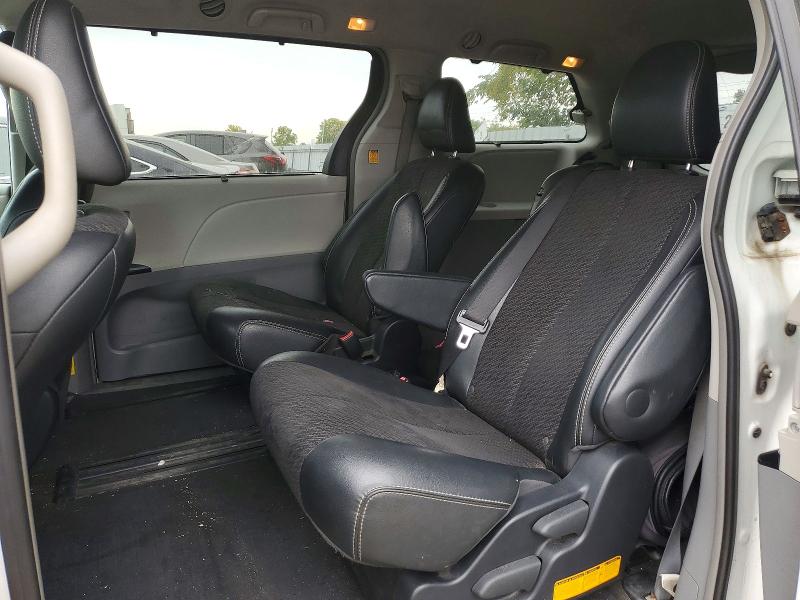 70610406 :رقم المزاد ، 5TDXK3DC3CS243740 vin ، 2012 Toyota Sienna مزاد بيع