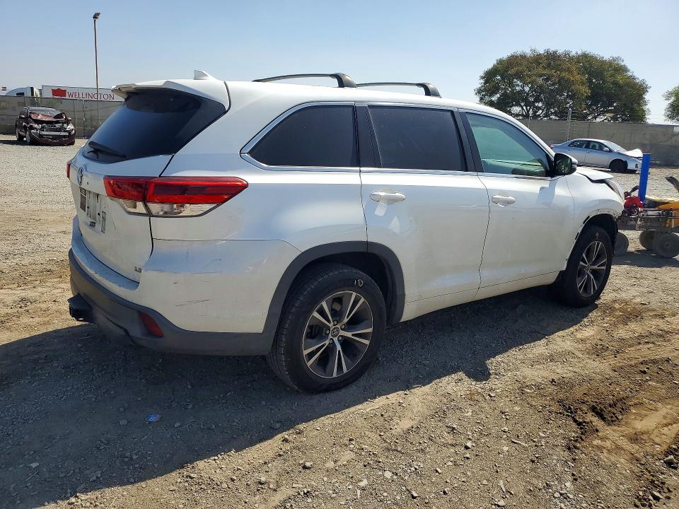 2017 Toyota Highlander მანქანა იყიდება აუქციონზე, vin: 5TDZZRFH4HS213640, აუქციონის ნომერი: 68979186