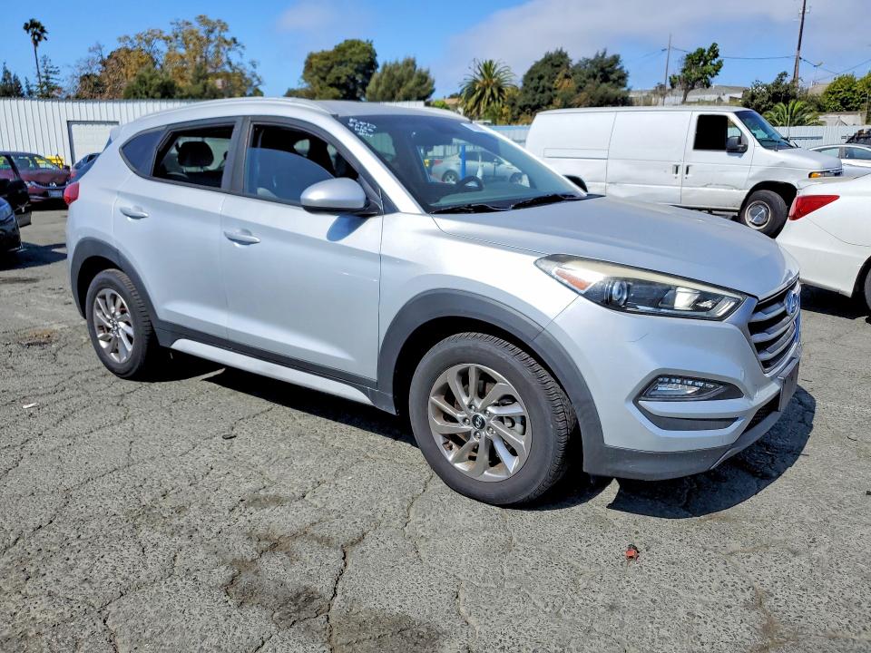68984606 :رقم المزاد ، KM8J33A41JU684917 vin ، 2018 Hyundai Tucson مزاد بيع