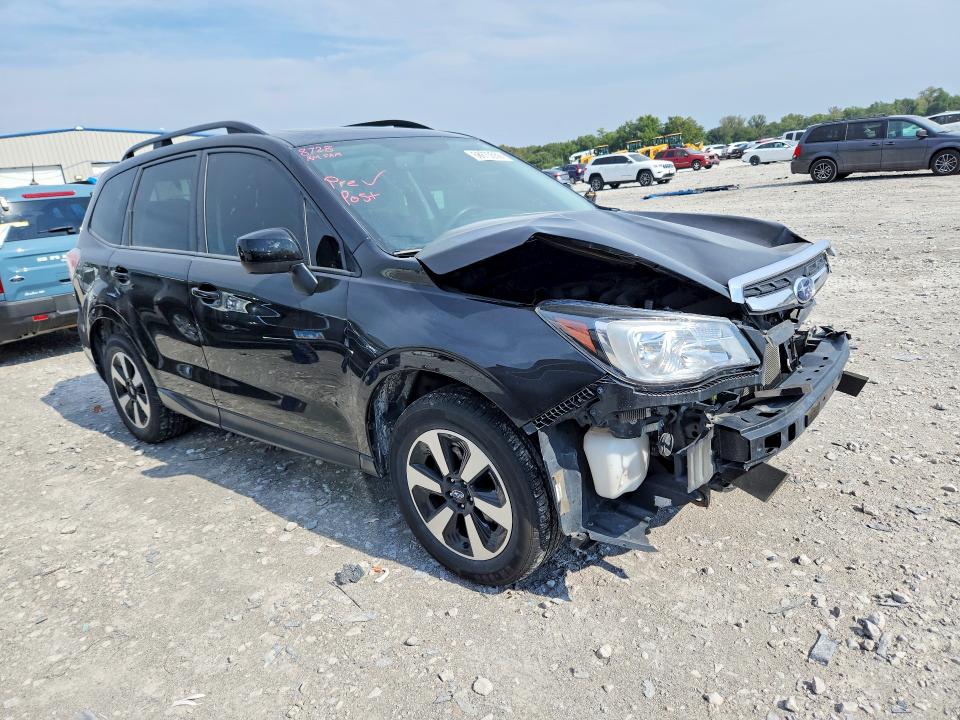 68670556 :رقم المزاد ، JF2SJAEC6JH468737 vin ، 2018 Subaru Forester مزاد بيع