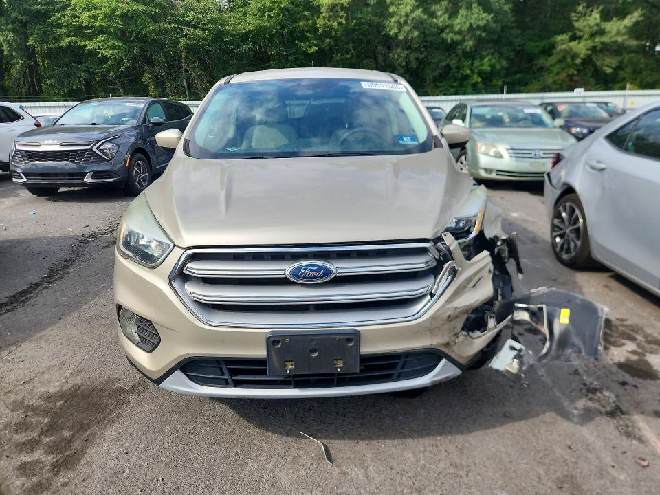 69032506 :رقم المزاد ، 1FMCU0GD6HUB35087 vin ، 2017 Ford Escape مزاد بيع