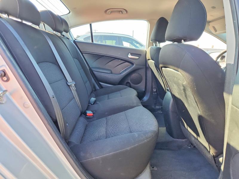 68501916 :رقم المزاد ، 3KPFK4A76JE168970 vin ، 2018 Kia Forte مزاد بيع
