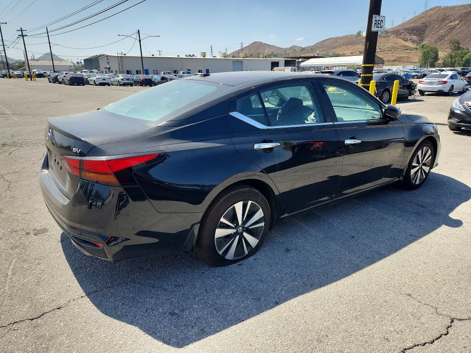 2022 Nissan Altima მანქანა იყიდება აუქციონზე, vin: 1N4BL4DV3NN333032, აუქციონის ნომერი: 69153886