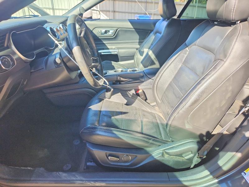 68226406 :رقم المزاد ، 1FATP8UH6J5174057 vin ، 2018 Ford Mustang مزاد بيع