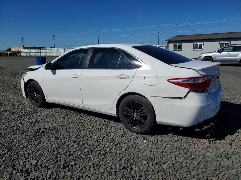 69229576 :رقم المزاد ، 4T1BF1FK9FU951476 vin ، 2015 Toyota Camry مزاد بيع