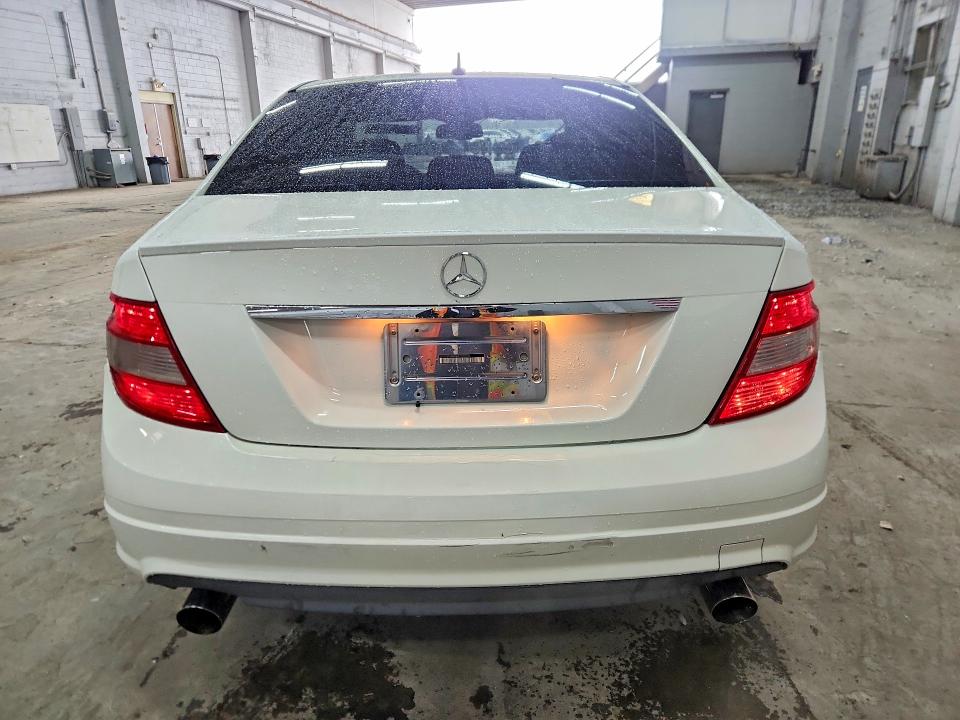 69975976 :رقم المزاد ، WDDGF8BB8AR108654 vin ، 2010 Mercedes-benz C مزاد بيع