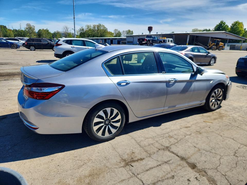 Продажа на аукционе авто 2017 Honda Accord, vin: JHMCR6F58HC031577, номер лота: 70167446