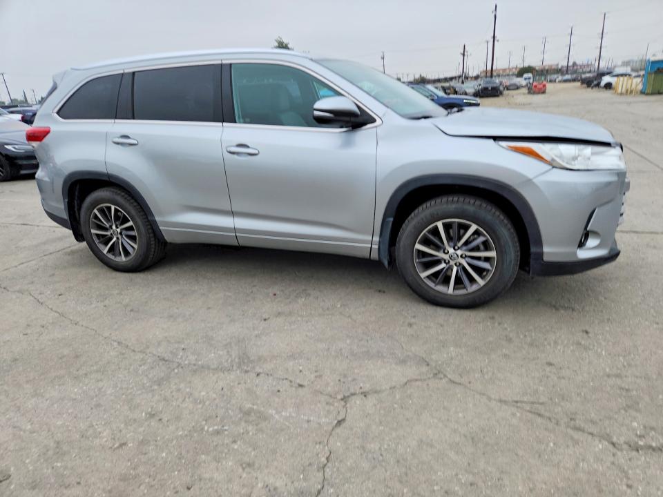 Aukcja sprzedaży 2018 Toyota Highlander, vin: 5TDJZRFH1JS560362, numer aukcji: 70517616