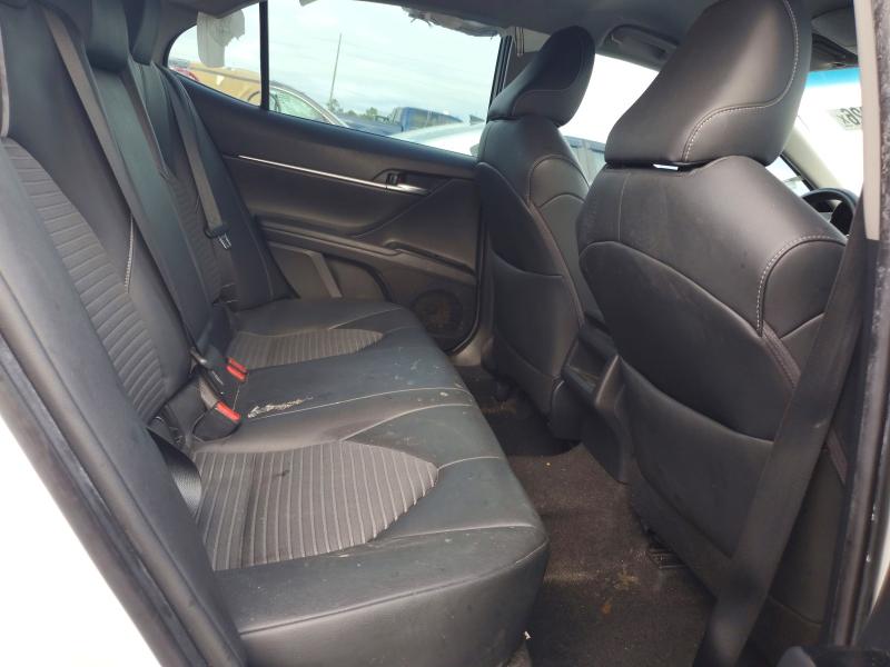 70539926 :رقم المزاد ، 4T1B11HK9JU612303 vin ، 2018 Toyota Camry مزاد بيع