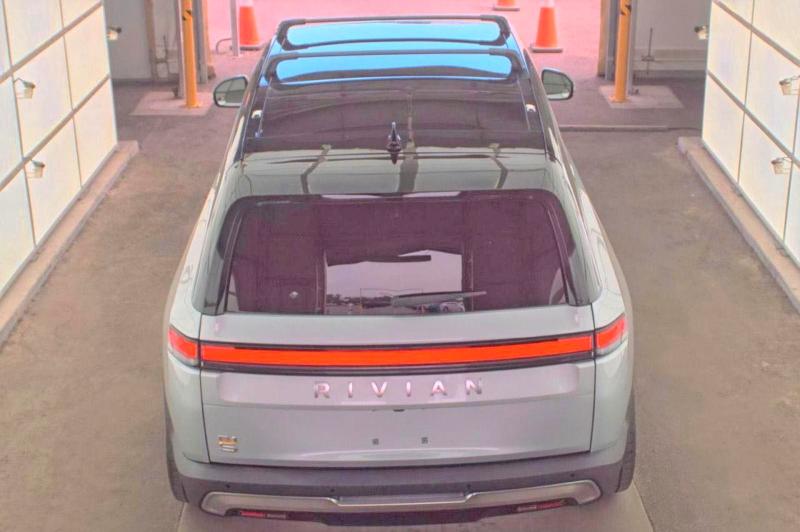 2023 Rivian R1s მანქანა იყიდება აუქციონზე, vin: 7PDSGABA4PN019950        , აუქციონის ნომერი: 68713586
