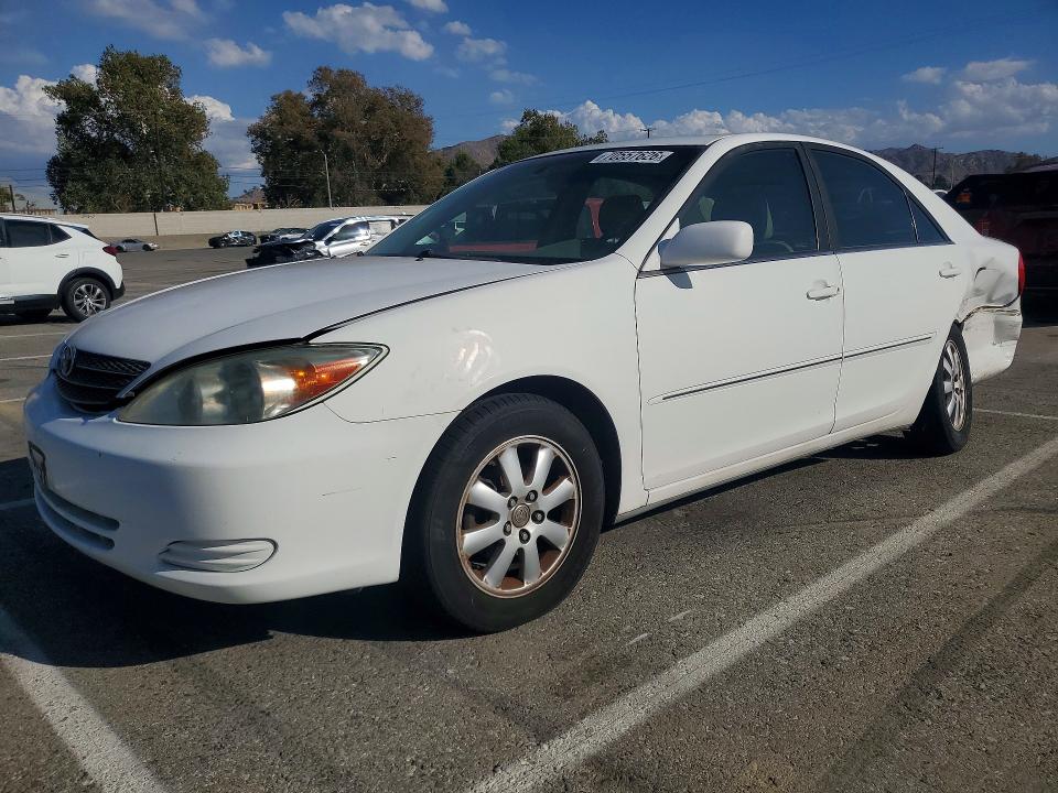 70557626 :رقم المزاد ، JTDBE30KX20106908 vin ، 2002 Toyota Camry مزاد بيع