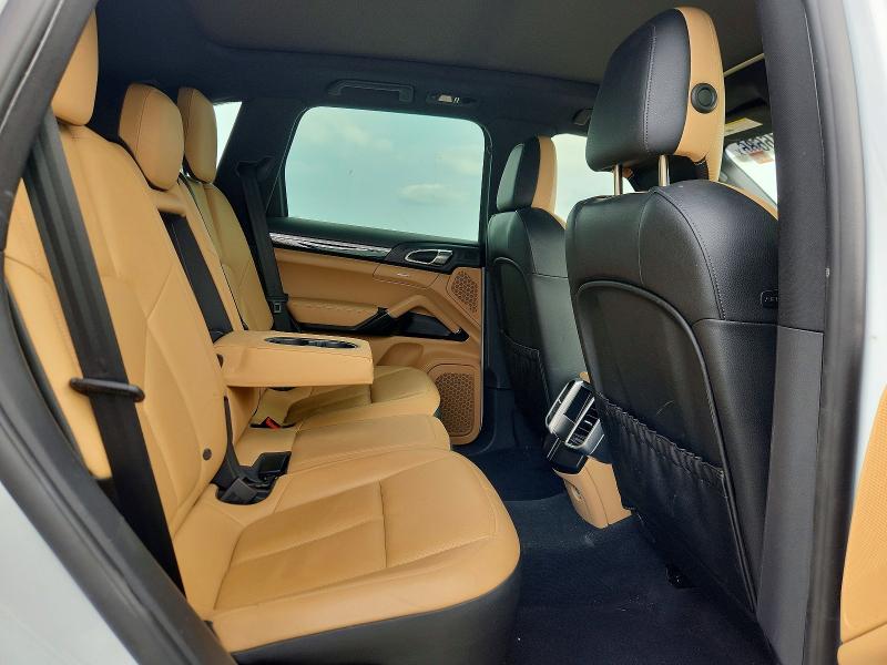 68816686 :رقم المزاد ، WP1AA2A29ELA93828 vin ، 2014 Porsche Cayenne مزاد بيع