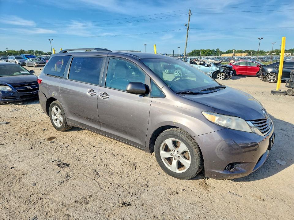 2017 Toyota Sienna მანქანა იყიდება აუქციონზე, vin: 5TDKZ3DC2HS807469, აუქციონის ნომერი: 68645116