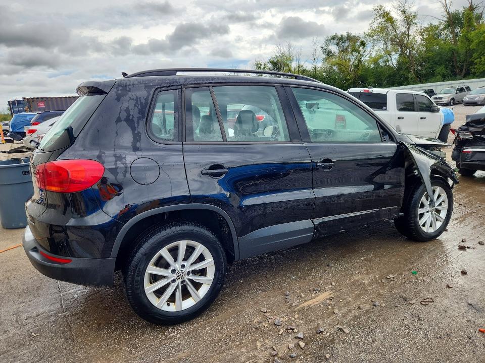 69235746 :رقم المزاد ، WVGBV7AX2HK053129 vin ، 2017 Volkswagen Tiguan مزاد بيع