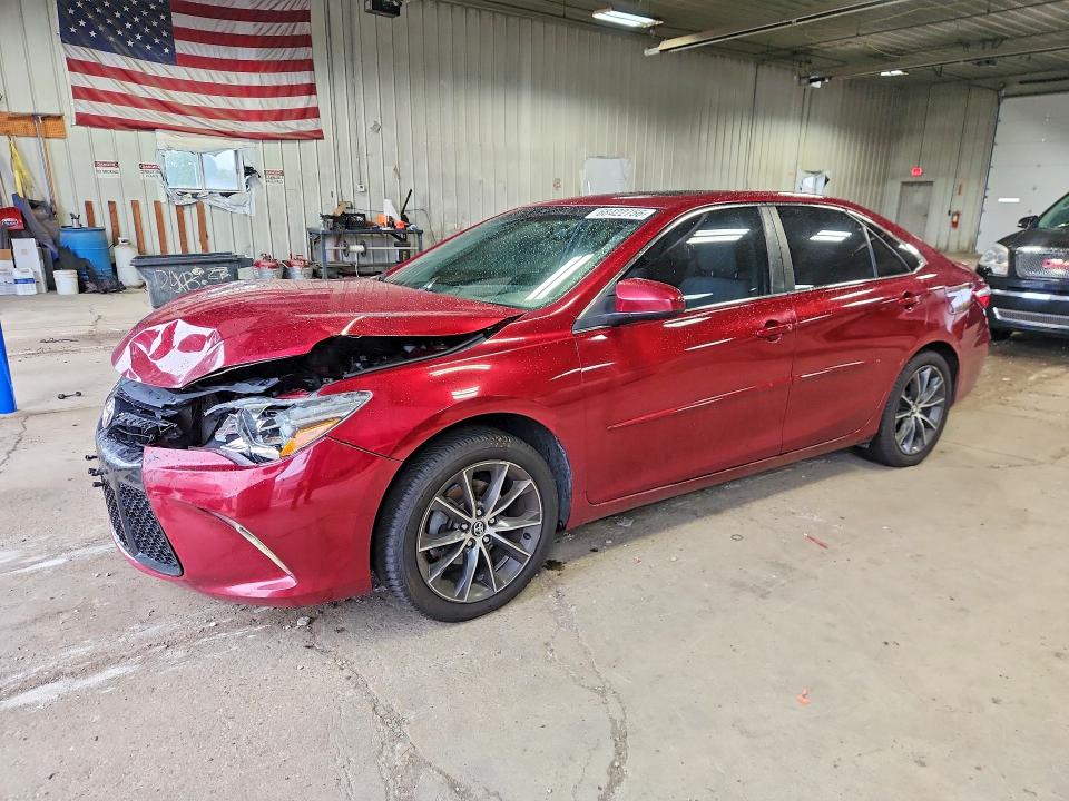 68422756 :رقم المزاد ، 4T1BF1FK6FU882570 vin ، 2015 Toyota Camry مزاد بيع