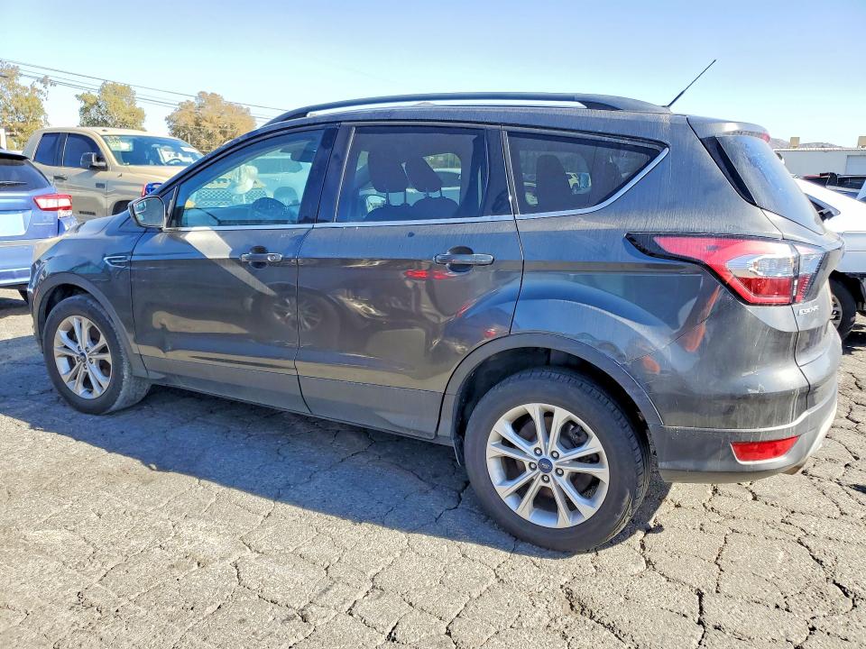 Продажа на аукционе авто 2018 Ford Escape, vin: 1FMCU9GD1JUA32170, номер лота: 70422186