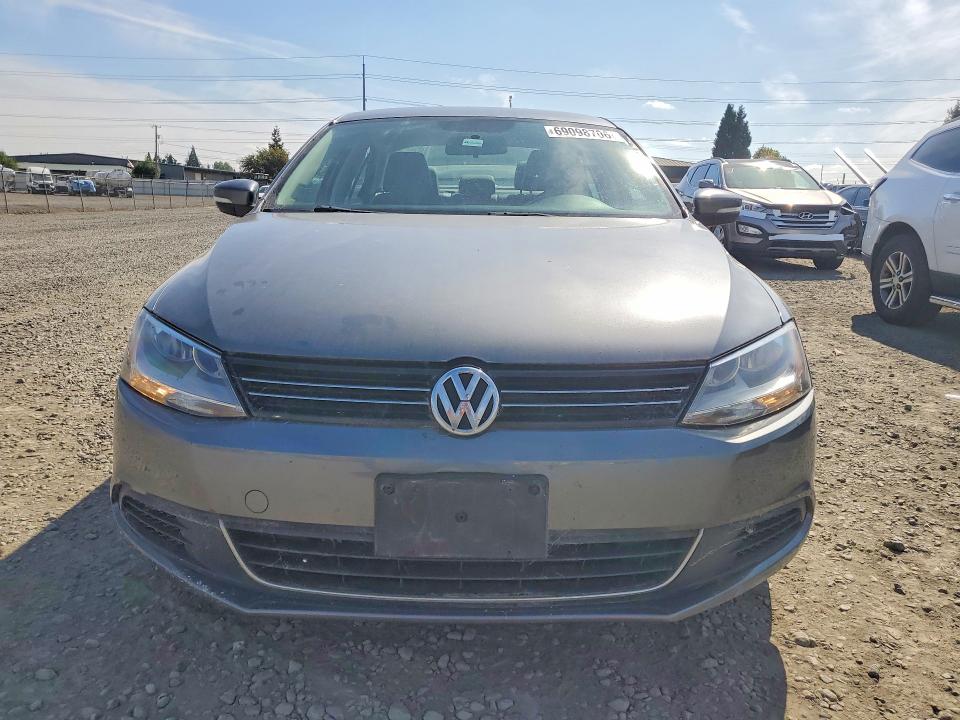 69098706 :رقم المزاد ، 3VWDP7AJ2DM439407 vin ، 2013 Volkswagen Jetta مزاد بيع